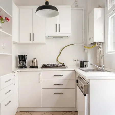 Апартаменты Exquisite Flat Near Bagdat Street In Kadikoy Стамбул
