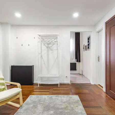 Апартаменты Exquisite Flat Near Bagdat Street In Kadikoy *